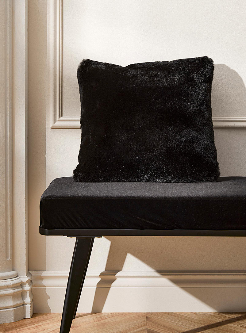 Simons Maison: Le coussin luxueux effet fourrure 45 x 45 cm Noir
