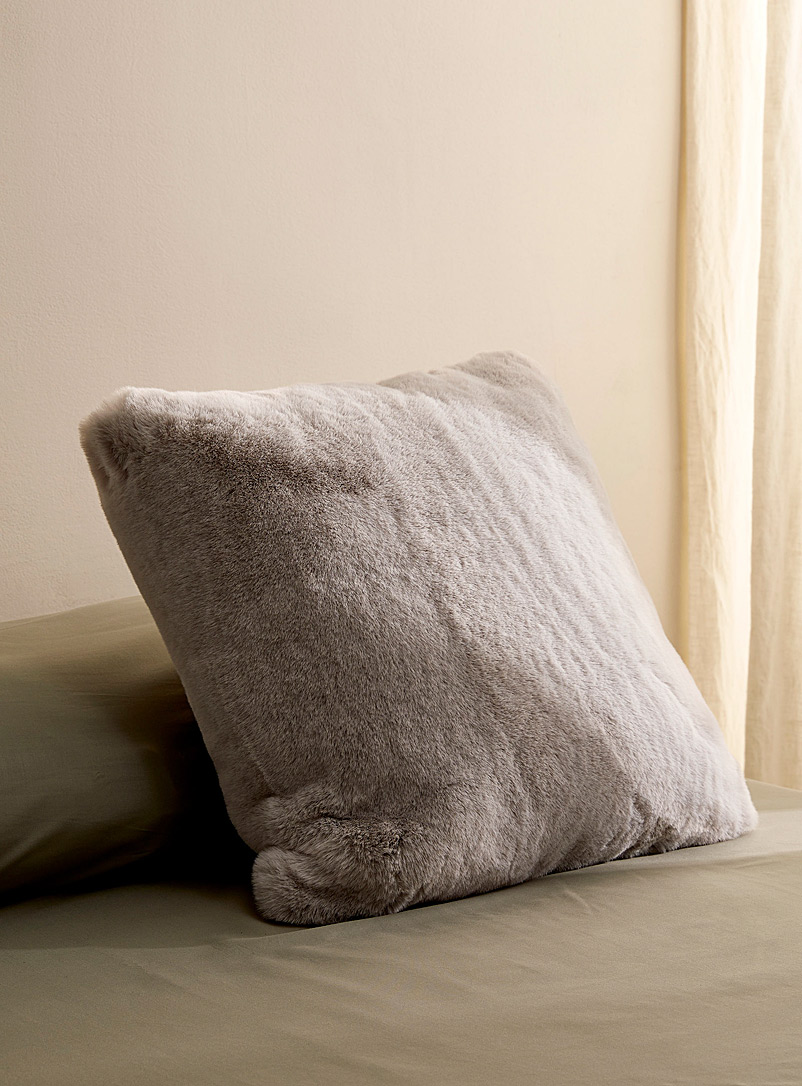 Simons Maison Light Grey Luxurious faux-fur cushion 45 x 45 cm
