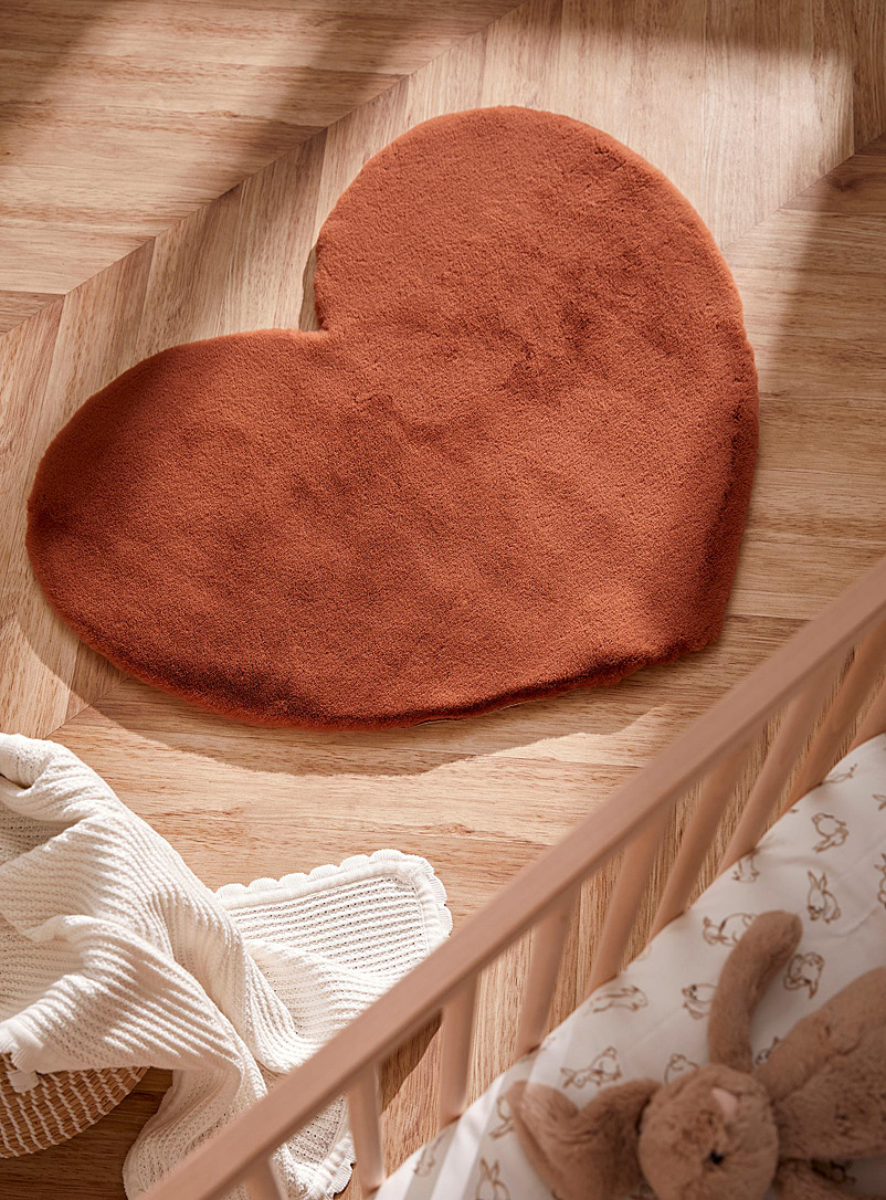 Simons Maison: Le tapis coeur effet fourrure 70 x 90 cm Rouge pâle