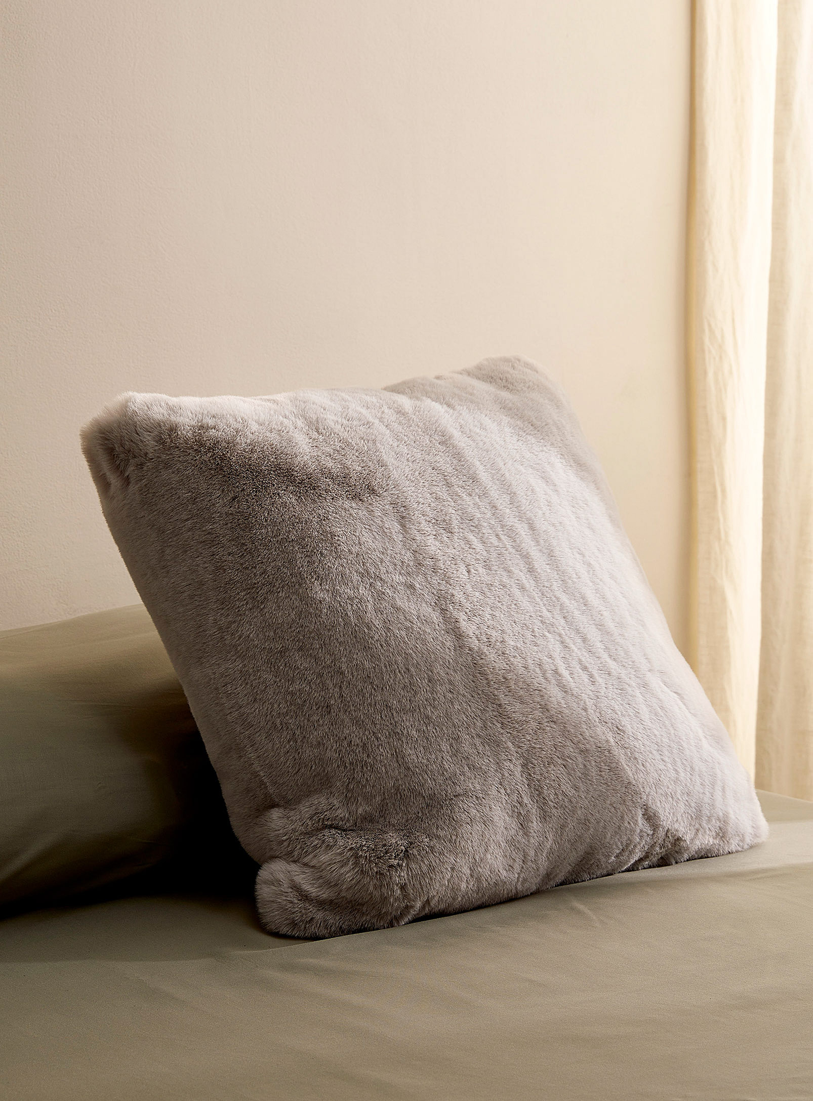 Simons Maison - Luxurious faux-fur cushion 45 x 45 cm