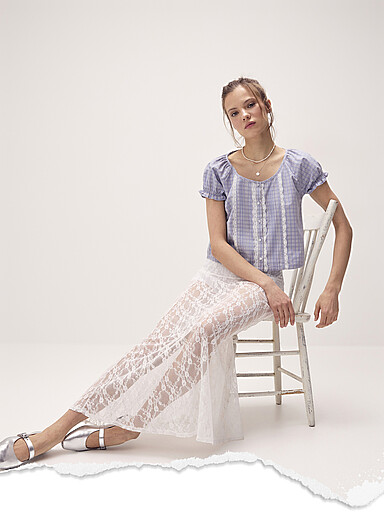 La blouse babydoll encolure d&eacute;gag&eacute;e