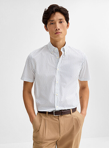 La chemise minimotifs g&eacute;o <b>Coupe moderne</b>