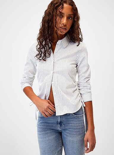 La chemise ajust&eacute;e cordons lat&eacute;raux