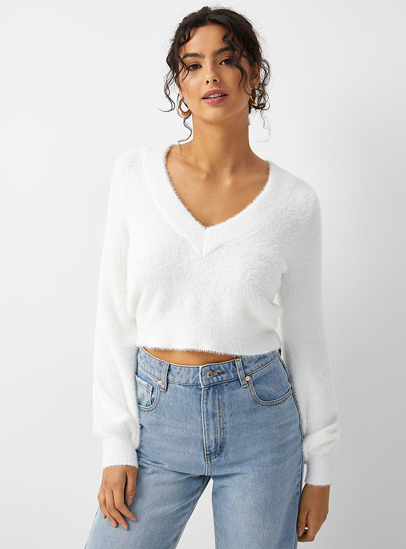 Icône Ivory White Cropped V-neck chenille sweater for women