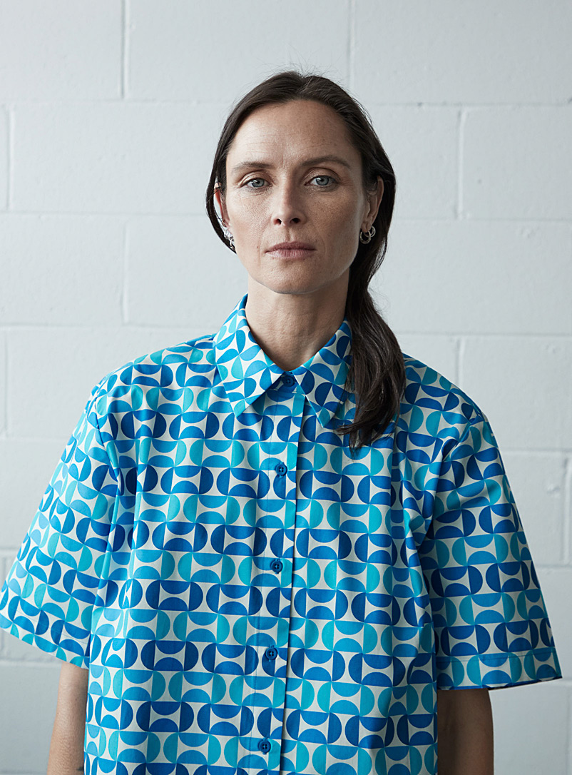 Contemporaine: La chemise ample mosaïque rétro Bleu à motifs pour femme
