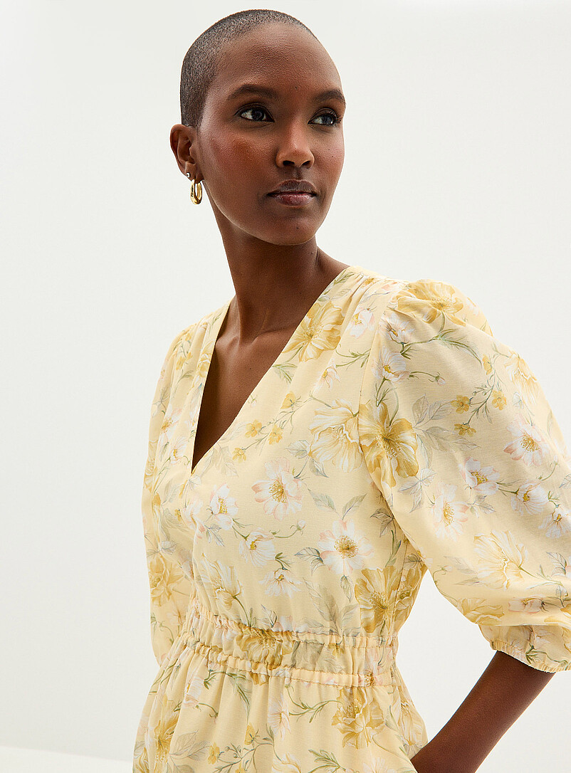 Contemporaine: La robe jardin ensoleill&eacute; taille fronc&eacute;e Jaune &agrave; motifs pour femme