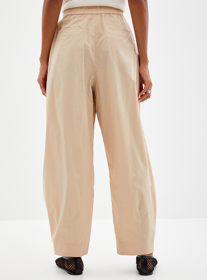 Contemporaine: Le pantalon ballon popeline taille &eacute;lastique <b>Coupe : jambe ballon, taille haute</b> Noir pour femme