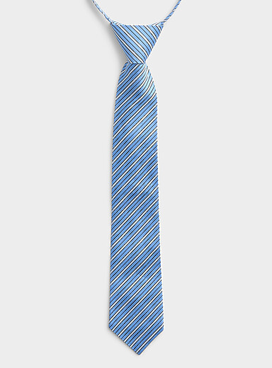 Pre-tied diagonal-stripe tie