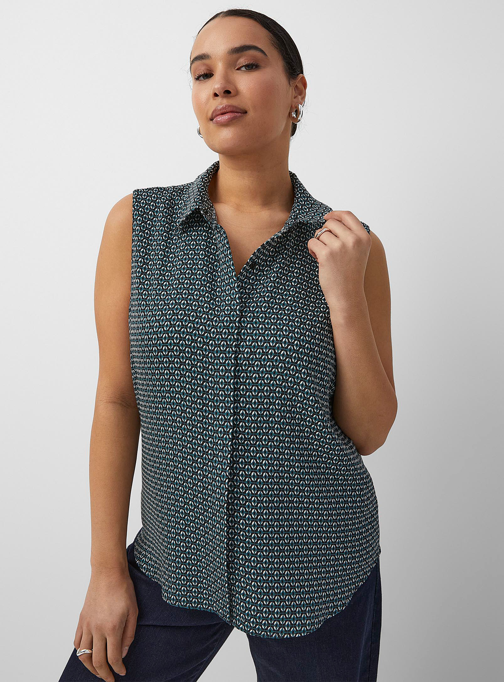 Contemporaine Sleeveless Printed Shirt In Patterned Green