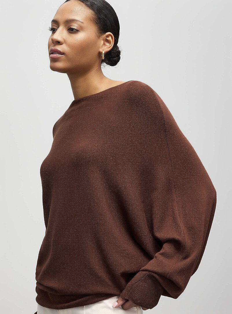 Contemporaine: Le chandail ample col bateau <b>Collection exclusive d'Italie</b> Chocolat - Espresso pour femme
