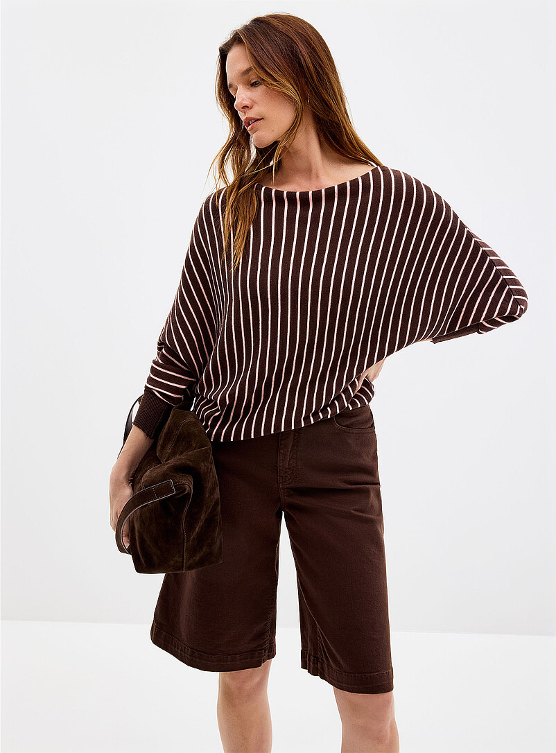Contemporaine: Le chandail ample col bateau <b>Collection exclusive d'Italie</b> Chocolat - Espresso pour femme