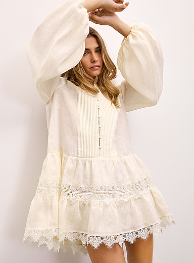 La minirobe manches bouffantes accents dentelle Antonia