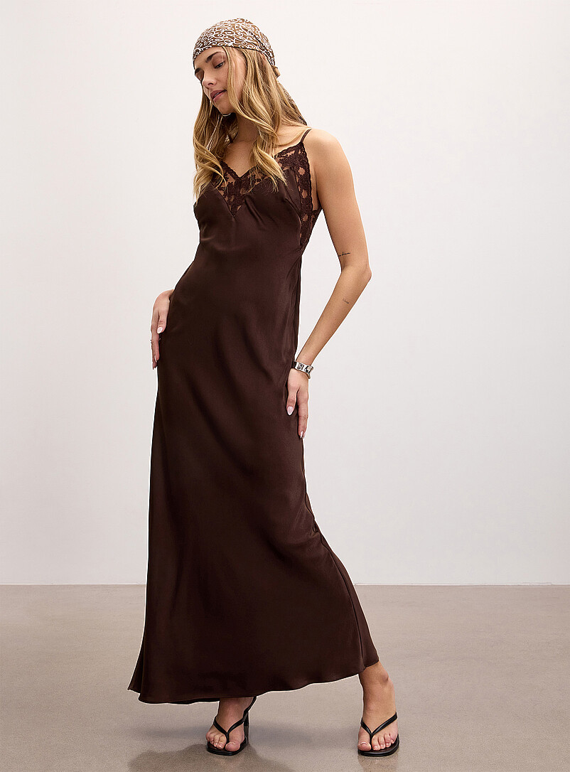 Bardot: La longue robe brun chocolat satin et dentelle Bonita Chocolat - Espresso pour femme