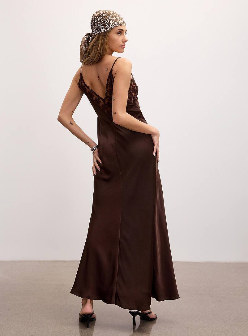 Bardot: La longue robe brun chocolat satin et dentelle Bonita Chocolat - Espresso pour femme