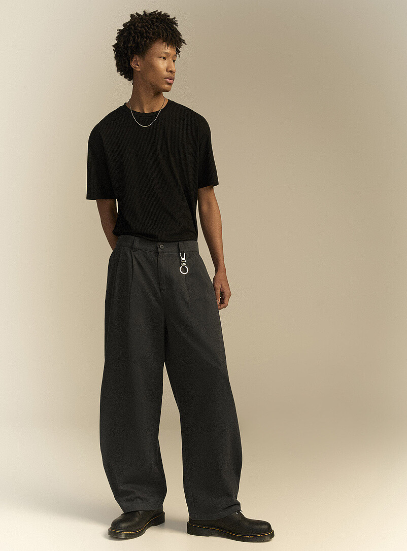 Pleated barrel chinos Loose tapered fit | Djab | | Simons