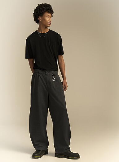 Pleated barrel chinos Loose tapered fit | Djab | | Simons