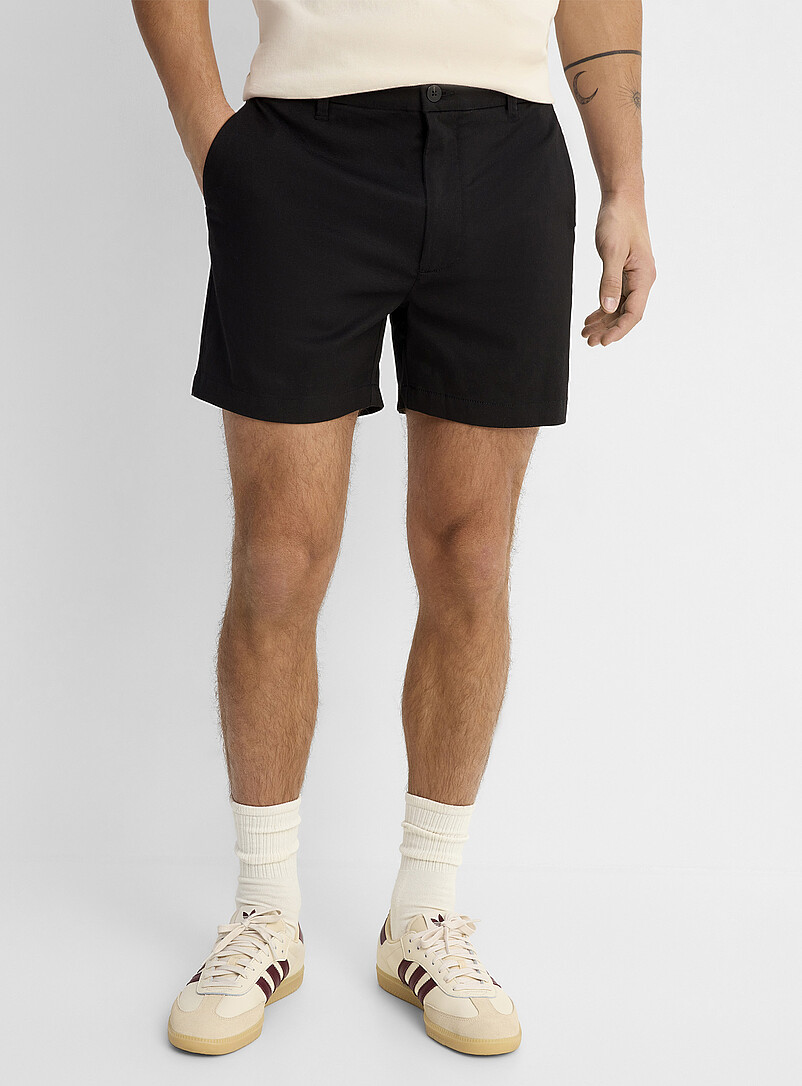 Le 31: Le short chino extensible <b>Longueur d'entrejambe : 13 cm (5 po)</b> Blanc cass&eacute; pour homme