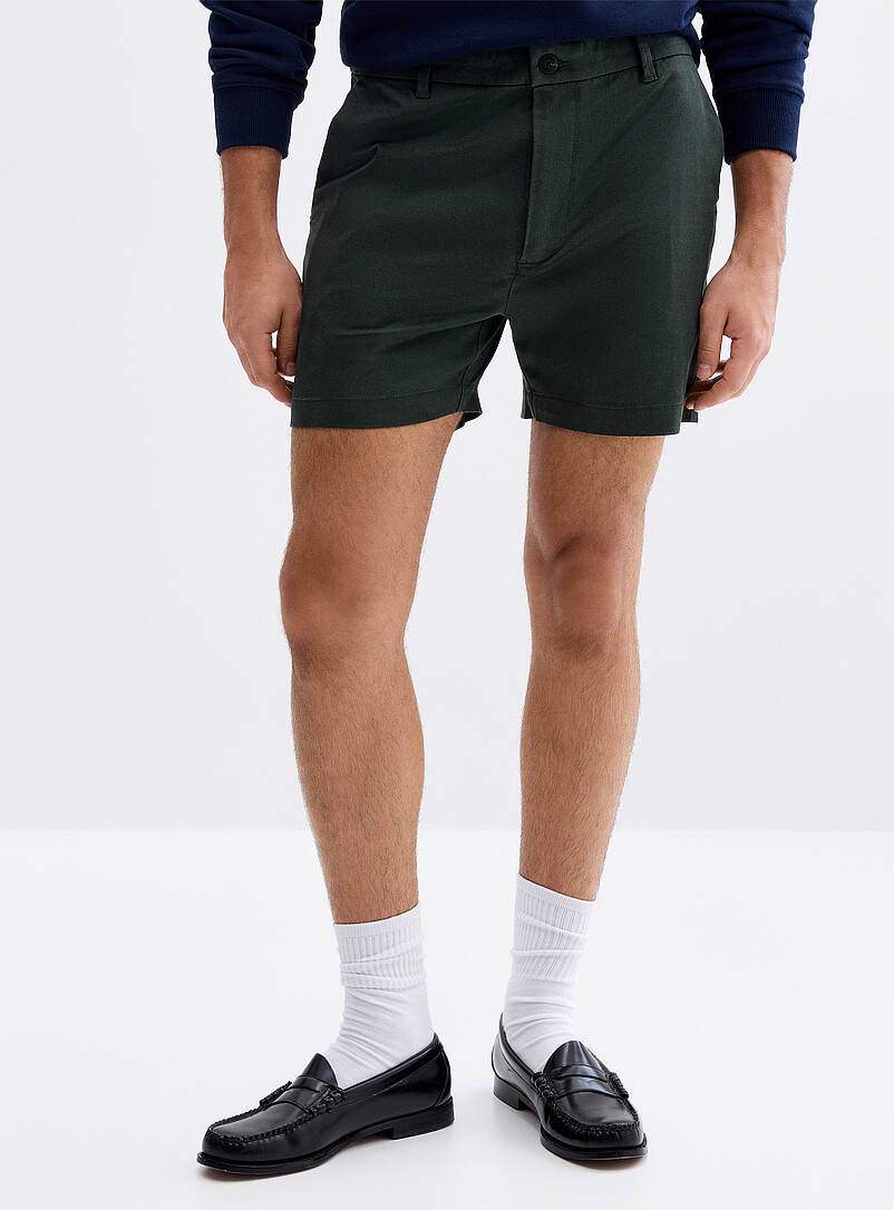 Le 31: Le short chino extensible <b>Longueur d'entrejambe : 13 cm (5 po)</b> Blanc cass&eacute; pour homme