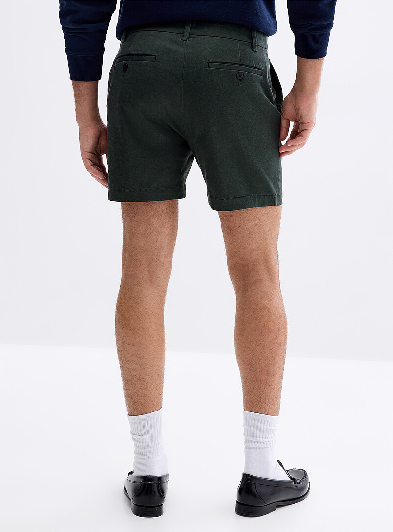 Le 31: Le short chino extensible <b>Longueur d'entrejambe : 13 cm (5 po)</b> Blanc cass&eacute; pour homme