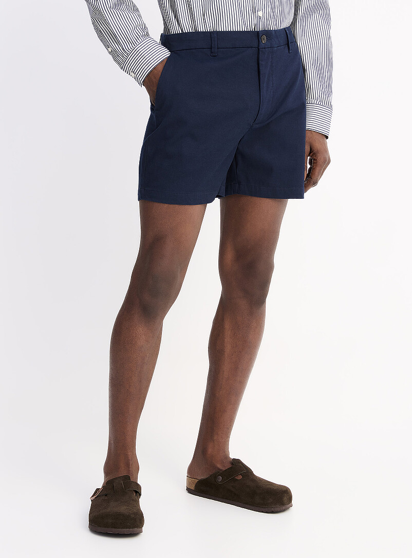 Le 31: Le short chino extensible <b>Longueur d'entrejambe : 13 cm (5 po)</b> Blanc cass&eacute; pour homme
