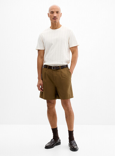 Pleated cotton-linen short <b>Inseam: 7" (18 cm)</b>