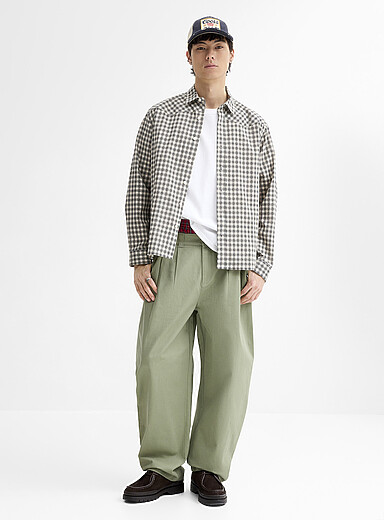 Le chino &agrave; plis twill bross&eacute; <b>Coupe Malasa&ntilde;a - Ballon</b>