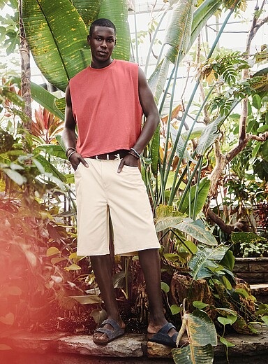 Loose chino Bermudas <b>Inseam: 11" (28 cm)</b>