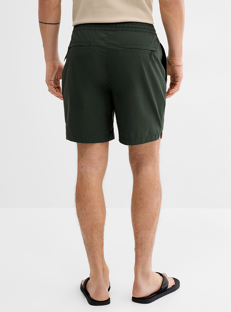 Le 31: Le short l&eacute;ger nylon extensible <b>Longueur d'entrejambe : 18 cm (7 po)</b> Noir pour homme