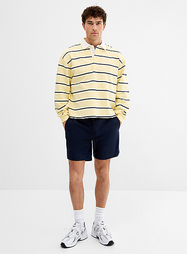 Lightweight stretch nylon short <b>Inseam: 7" (18 cm)</b>
