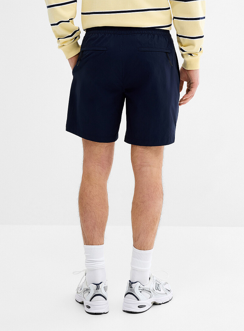 Le 31 Black Lightweight stretch nylon short <b>Inseam: 7" (18 cm)</b> for men