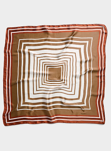 Le foulard motif g&eacute;om&eacute;trique dor&eacute;