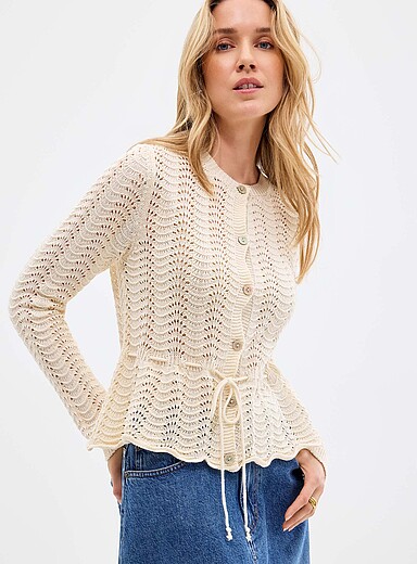 Le cardigan ajour&eacute; taille basque &agrave; nouer <b>Collection exclusive d'Italie</b>