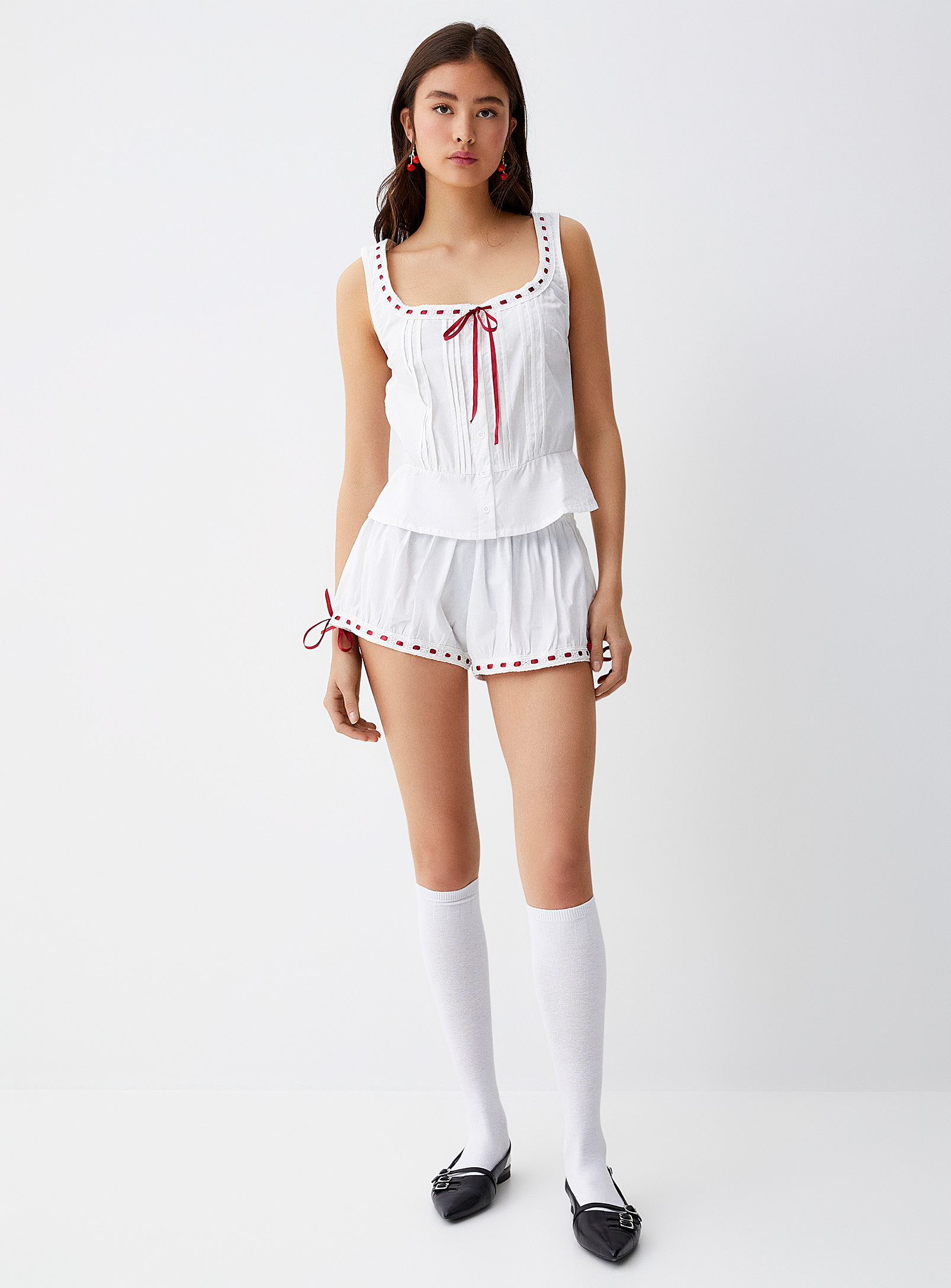 Motel Red Ribbons And Embroidery Short In White