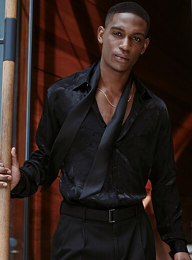 La chemise jacquard v&eacute;g&eacute;tal ton sur ton <b>Coupe standard</b>