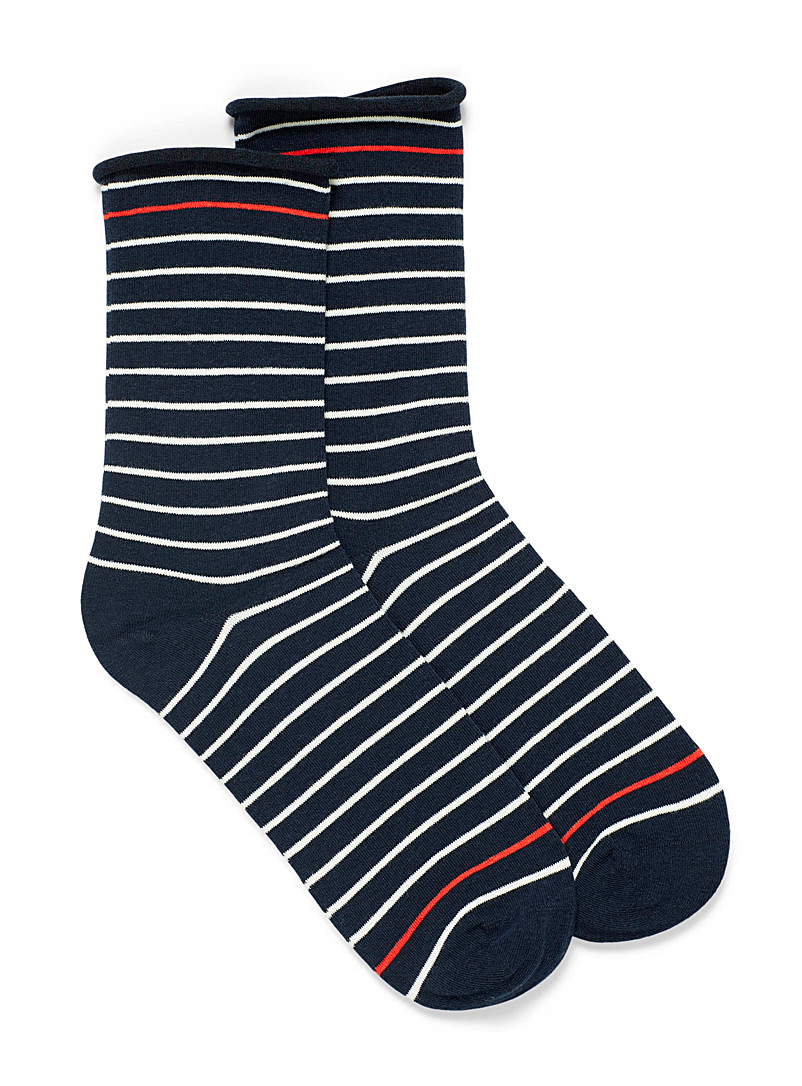 https://imagescdn.simons.ca/images/14396-204755-41-A1_2/organic-cotton-striped-socks.jpg?__=10