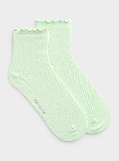 Solid lettuce-trim ankle socks