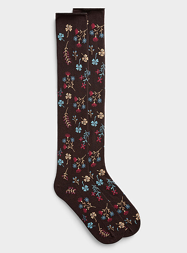 Le bas genou floral bord roulott&eacute;