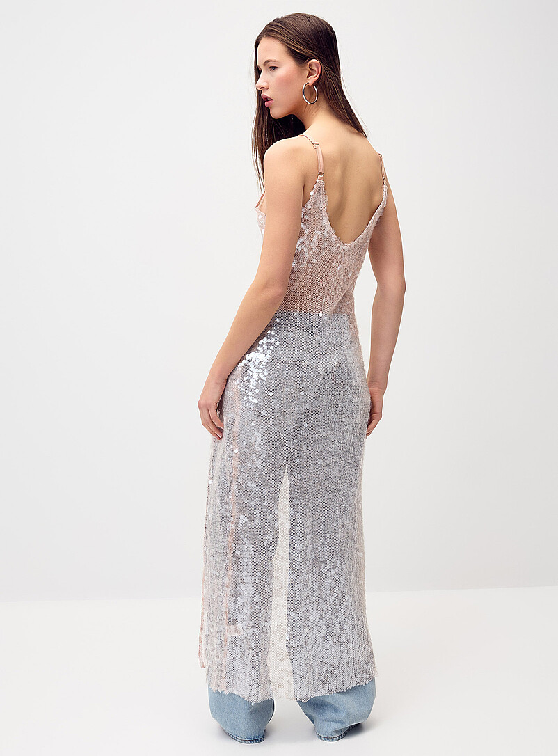 Twik: La longue camisole fendue filet paillettes Bleu p&acirc;le - Bleu ciel pour femme