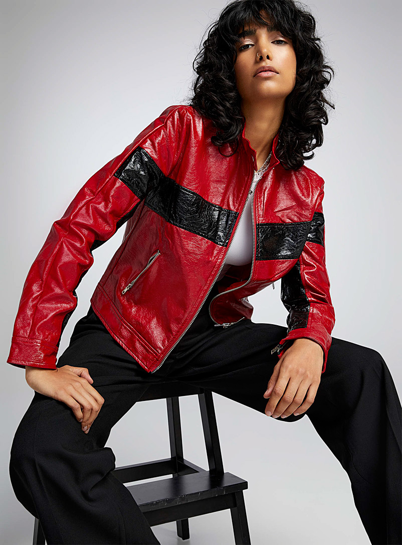Twik: La veste moto lustrée rayure accent Rouge pour femme