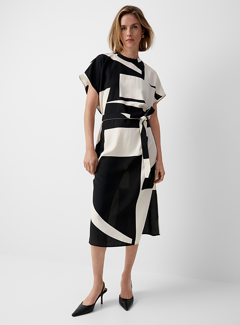 Closed Patterned Black Geometric contrast flowy dress for women