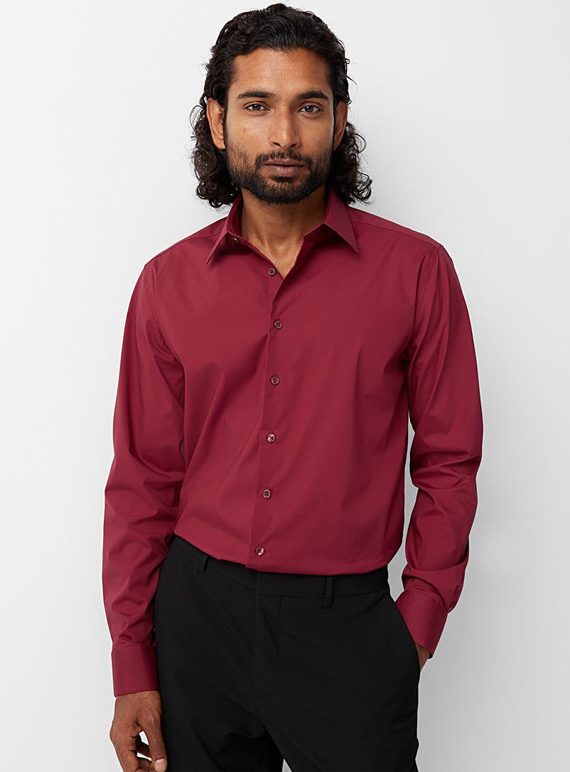 Le 31: La chemise monochrome extensible Coupe moderne Rouge foncé-vin-rubis pour homme