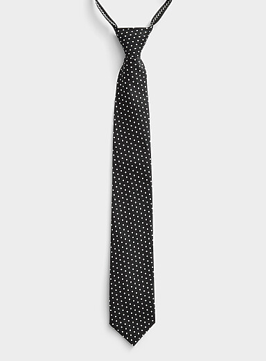 La cravate uniforme coll&eacute;gial