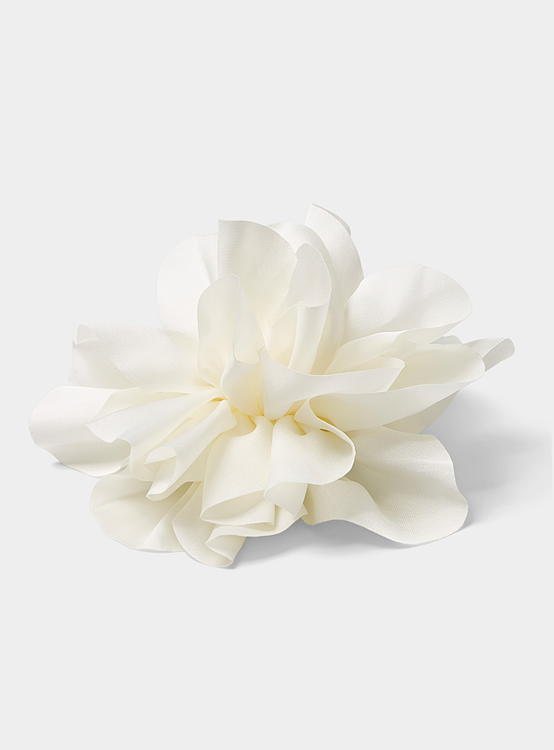Simons: La broche large fleur Blanc cassé pour femme