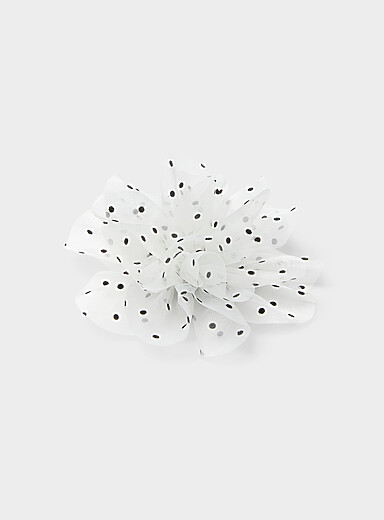 La broche large fleur &agrave; pois