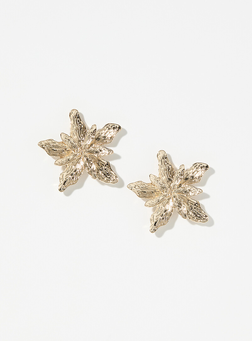 Large grooved-flower earrings product image (primary)