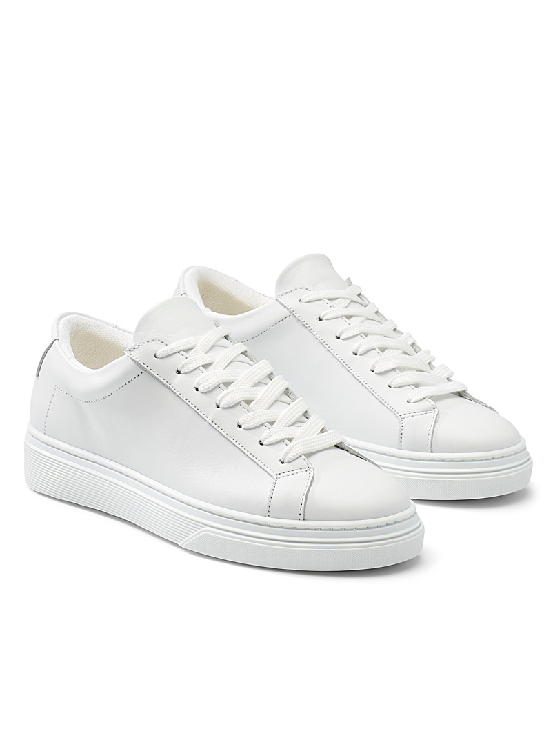 white leather tennis shoes womens