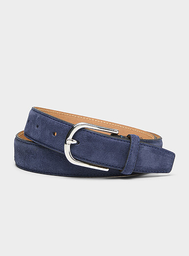 La ceinture su&egrave;de boucle D m&eacute;tallique