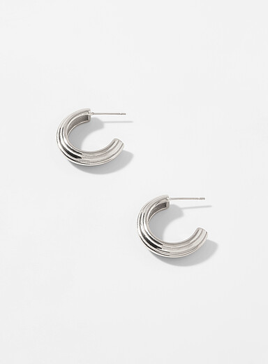 Les anneaux ouverts rainur&eacute;s <b>Collection exclusive Simons x Twenty Compass</b>