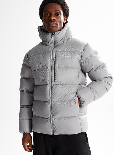 Peak Performance: Le manteau matelass&eacute; en duvet Frost Gris clair pour homme
