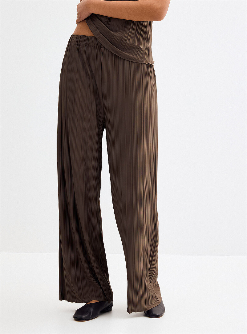 Sams&oslash;e  Sams&oslash;e Brown Uma elastic waist pleated pant <b>Fit: Wide leg, super high rise</b> for women